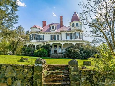 124 Daisey Ave, Waynesville, NC 28786