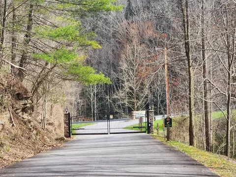 435 Pine Cone Trl, Marshall, NC 28753 photo 6