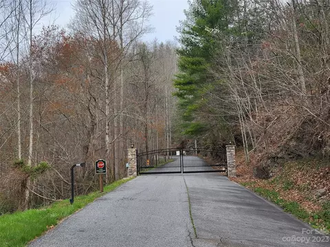 435 Pine Cone Trl, Marshall, NC 28753 photo 5