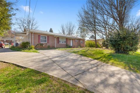 607 Pine Tree Es Dr, Salisbury, NC 28144 photo 2