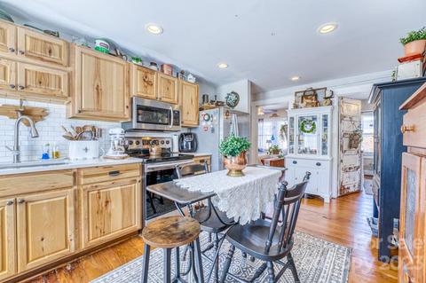 102 Morgan St, Swannanoa, NC 28778