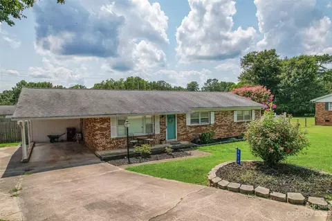 3619 Heather Ln, Gastonia, NC 28056