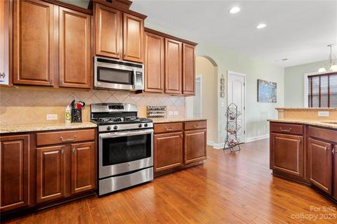 574 Daventry Ct, Clover, SC 29710 photo 8