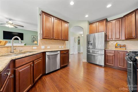 574 Daventry Ct, Clover, SC 29710 photo 7