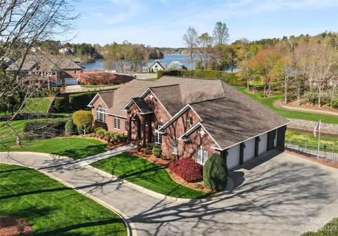 6740 Waterfront Dr, Hickory, NC 28601