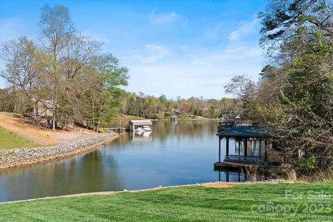 6740 Waterfront Dr, Hickory, NC 28601 photo 4