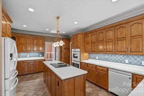 6740 Waterfront Dr, Hickory, NC 28601 photo 12