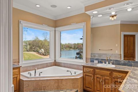 6740 Waterfront Dr, Hickory, NC 28601 photo 21