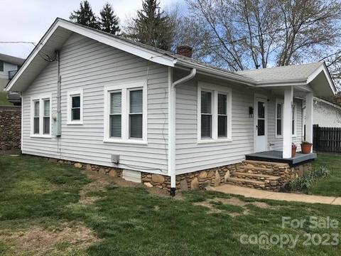 649 N Main St, Canton, NC 28716