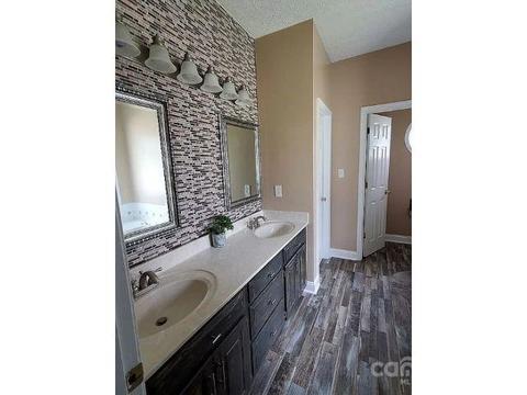 807 5th St NE, Conover, NC 28613 photo 10