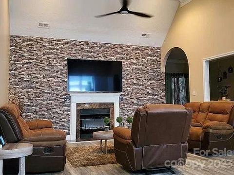 807 5th St NE, Conover, NC 28613 photo 3