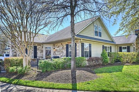 807 Ledgestone Ct, Tega Cay, SC 29708