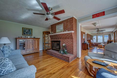203 N Pine St, Lowell, NC 28098 photo 7