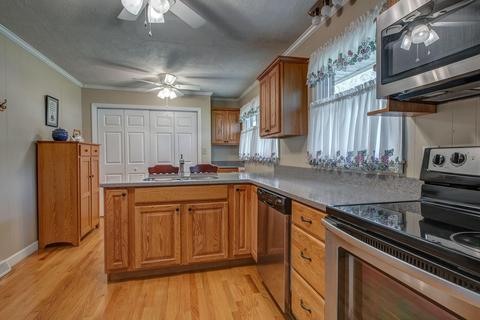 203 N Pine St, Lowell, NC 28098 photo 13