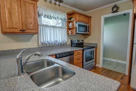 203 N Pine St, Lowell, NC 28098 photo 11