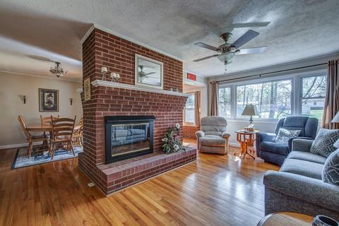 203 N Pine St, Lowell, NC 28098 photo 8