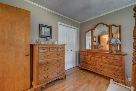 203 N Pine St, Lowell, NC 28098 photo 17