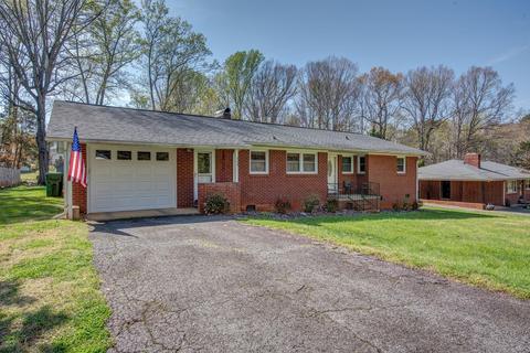 203 N Pine St, Lowell, NC 28098 photo 2