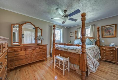 203 N Pine St, Lowell, NC 28098 photo 16