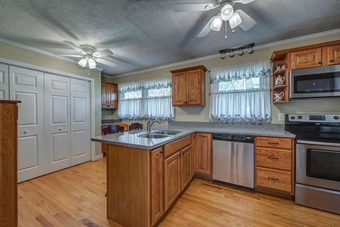 203 N Pine St, Lowell, NC 28098 photo 12
