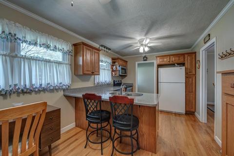 203 N Pine St, Lowell, NC 28098 photo 10