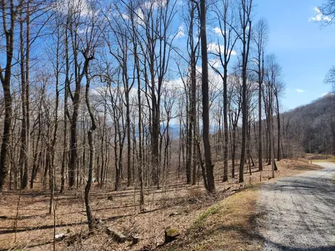 00 Zurich 33 Rd #33, Spruce Pine, NC 28749