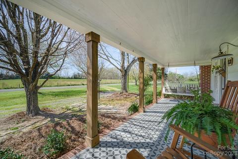 898 Hilltop Rd, Oakboro, NC 28129