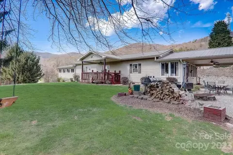 2 Goodson Hill Rd, Candler, NC 28715
