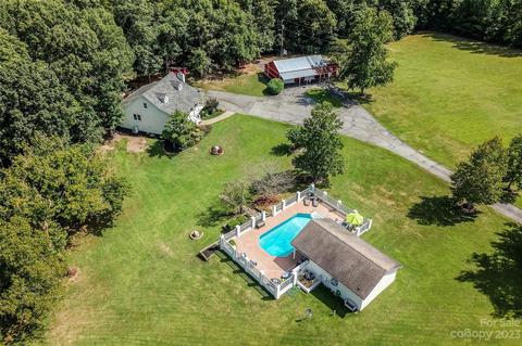 13656 Toccoa Dr, Midland, NC 28107 photo 2