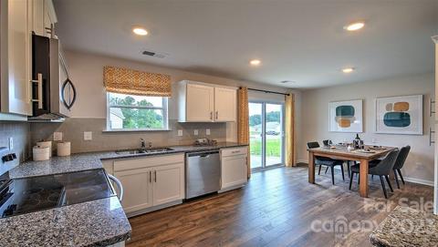 37 Malcolm Ct, Candler, NC 28715