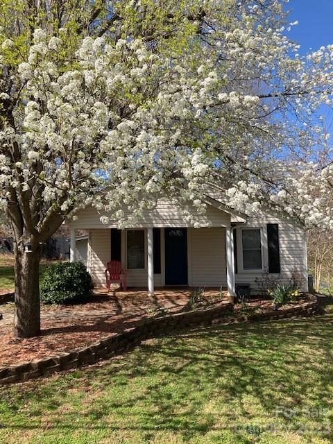 620 E 1st St, Newton, NC 28658
