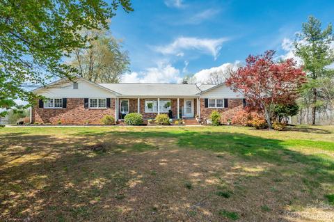 385 Loop Rd, Campobello, SC 29322