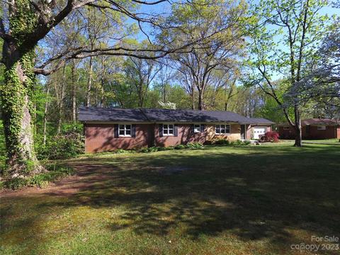 3874 Idlewood Acres Rd, Hickory, NC 28601