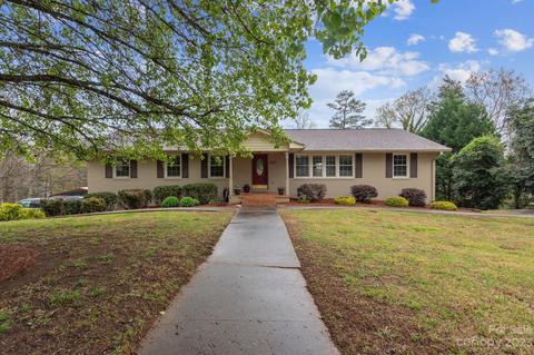 577 Foxwood Dr, Concord, NC 28025
