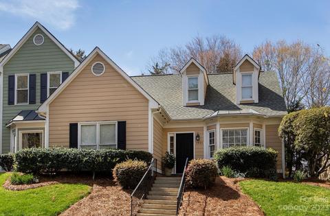 5935 Fitzwilliams Ln, Charlotte, NC 28270