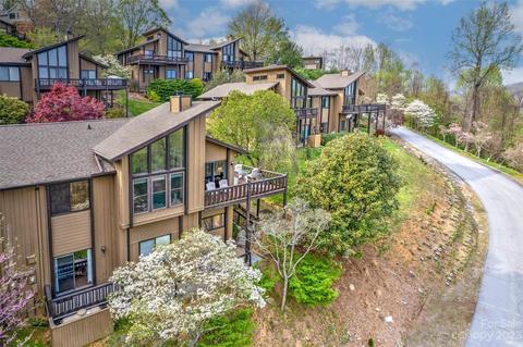 112 Woodbridge Dr, Laurel Park, NC 28739