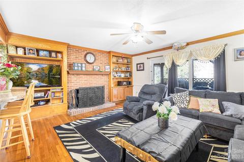 9201 Robert Frost Ln, Charlotte, NC 28213