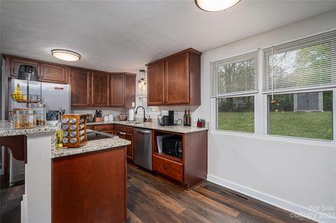 217 3rd Ave NE, Conover, NC 28613 photo 9