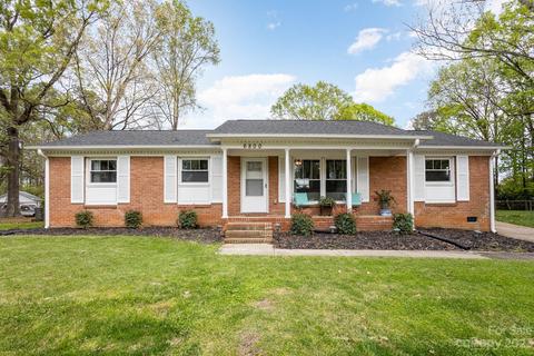 6800 Elm Forest Dr, Charlotte, NC 28212