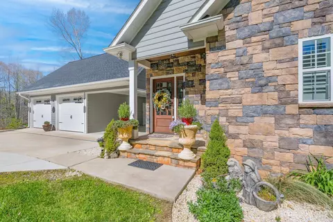 1142 Island Creek Dr, Troy, NC 27371