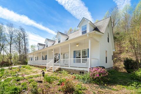 368 Trammel Gap Rd, Saluda, NC 28773