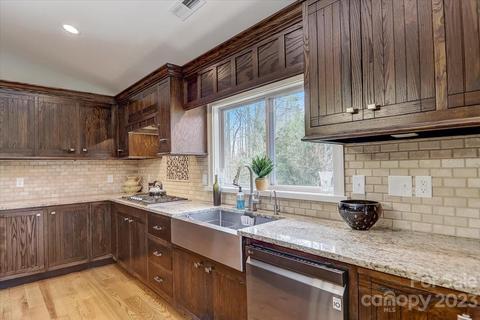 150 Raspberry Point Ln, Flat Rock, NC 28731 photo 12
