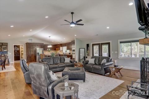 150 Raspberry Point Ln, Flat Rock, NC 28731 photo 6
