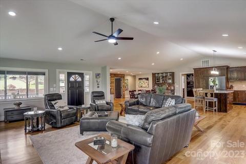 150 Raspberry Point Ln, Flat Rock, NC 28731 photo 5
