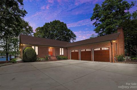 20429 Havenview Dr, Cornelius, NC 28031 photo 1