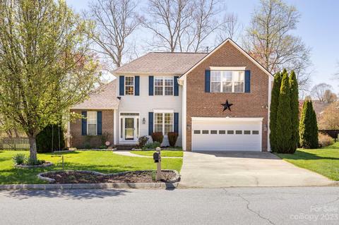 202 Walnut Crest Rd, Fletcher, NC 28732