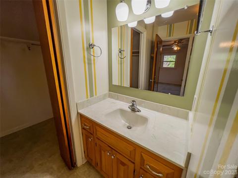 1603 4th St NE, Conover, NC 28613 photo 17