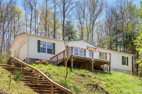 393 Daytona Ln, Saluda, NC 28773