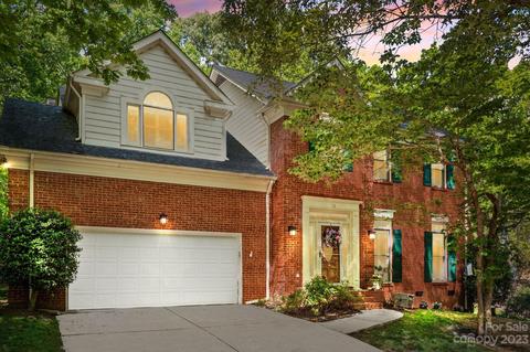 319 Foxfield Ln, Matthews, NC 28105