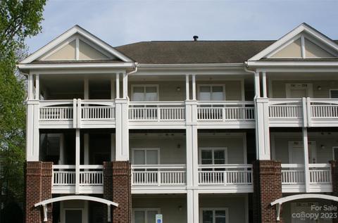 741 Peninsula Dr, Davidson, NC 28036